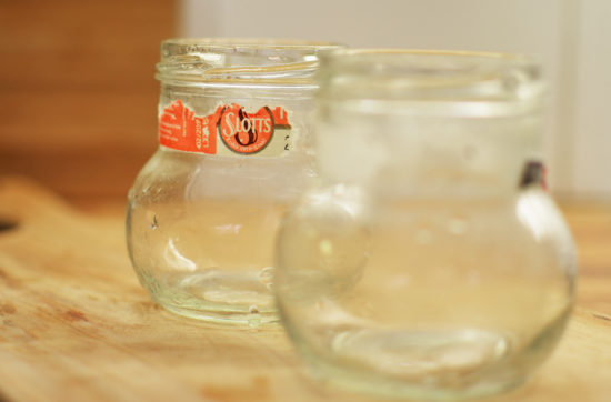 Ta bort ettikett från glasburk